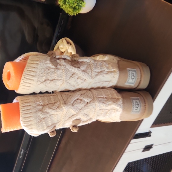 Ugg size 6 sweater boots - Picture 3 of 7
